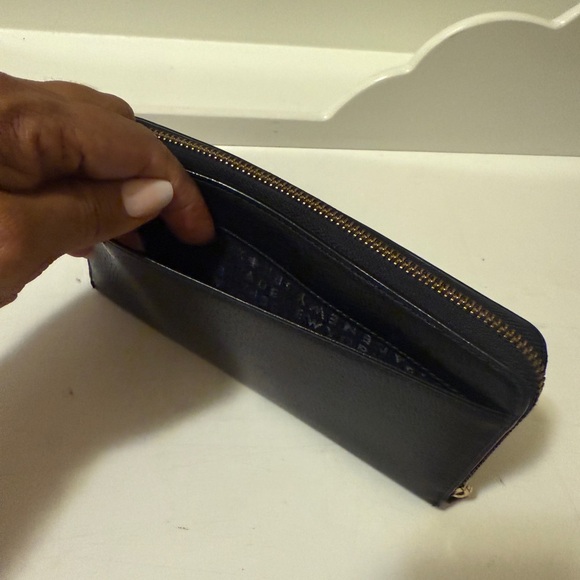 Kate Spade Black Wallet in great condition. Has 12 slots and 7 packets - Picture 5 of 10